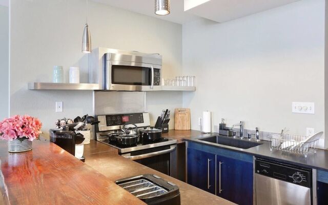 Gorgeous 3br/2ba Industrial Apt in Nola by Domio