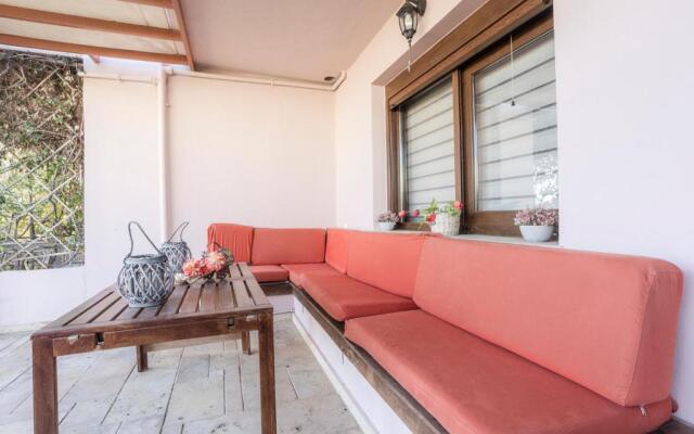 TwinStars apartment with courtyard and view