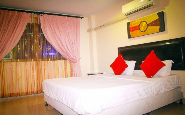 Royal Q&D Suites Hotel
