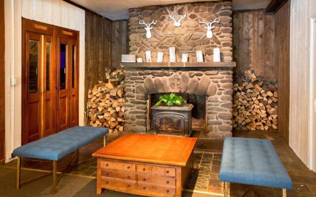Pine Hill Arms Hotel