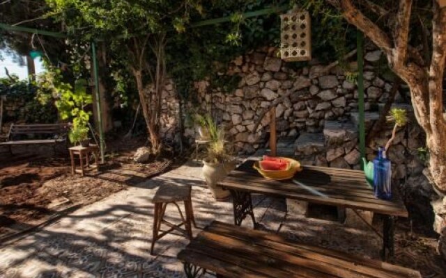 The Nest- romantic vacation home// Ein Kerem, Jerusalem