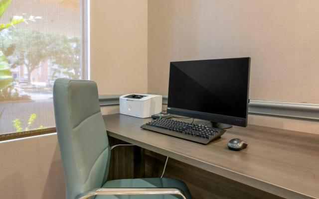 Comfort Suites Near Universal Orlando Resort