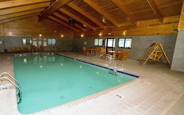 HomeTown Inn & Suites