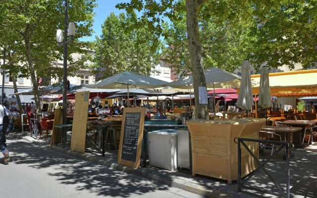 Cosy Villa in Flaux with Swimming Pool