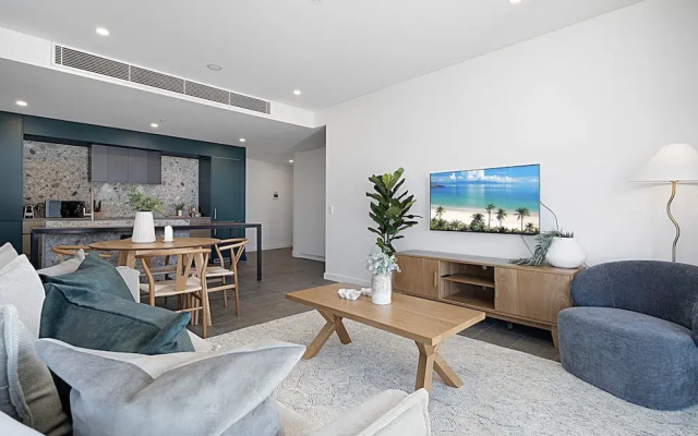 Spacious 2-bed Apartment With Rooftop Views