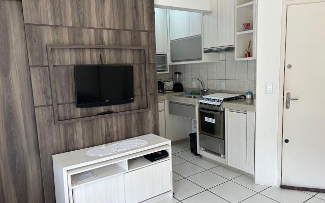 Apto com piscina no centro de Floripa PCE0406