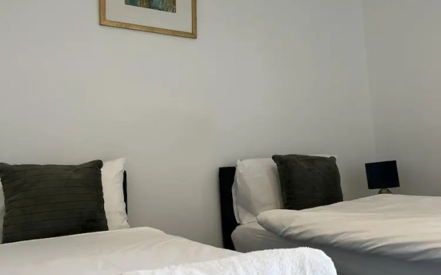 Remarkable 2 bed House in Rochester