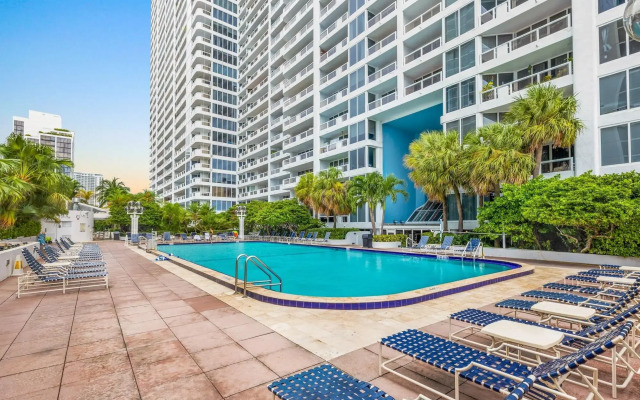 Bayfront Gem With Balcony and Pool
