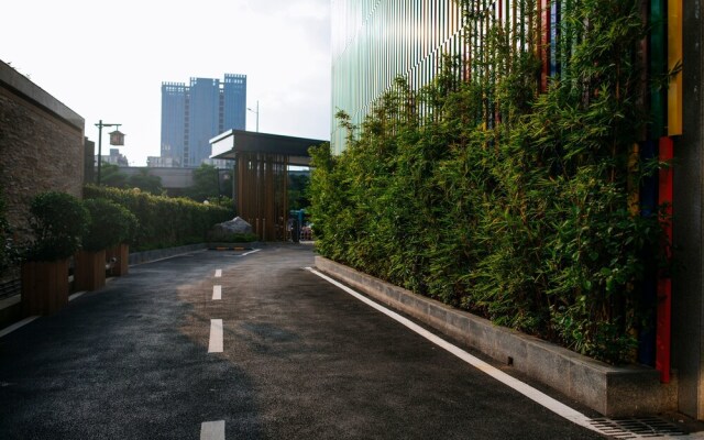 QI Hotel