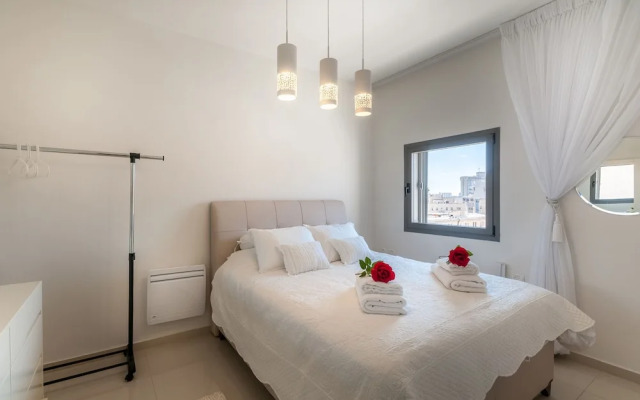 Best Location New Apt Full Amenities