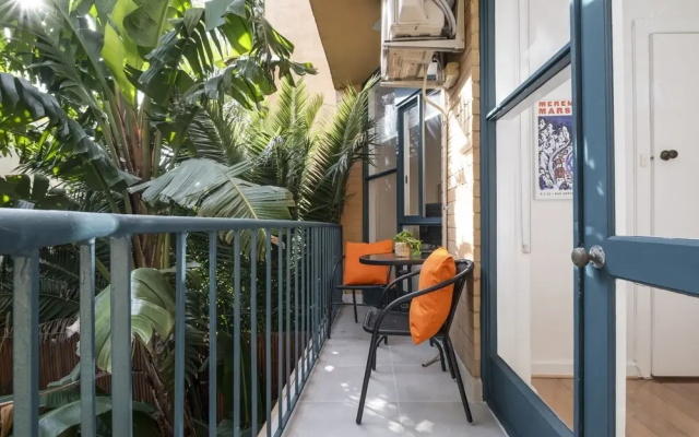 Seaside 1-bed Stay Near Cafes & Attractions