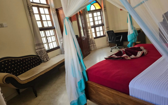 Dhow Palace Hotel