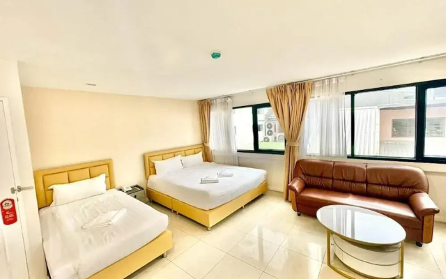 ABCYQ Hotel