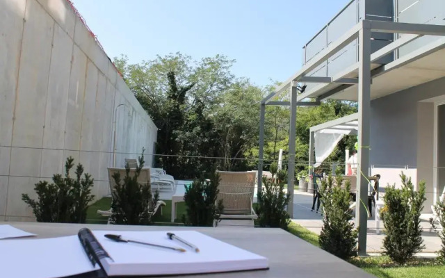 Pove 2.4 Hotel