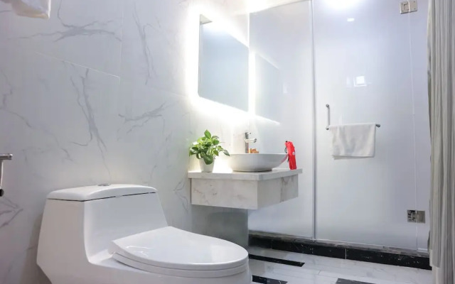 RedDoorz Premium @ Nguyen Thai Son Street