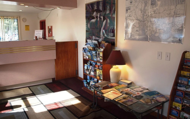 Hilltop Express Inn