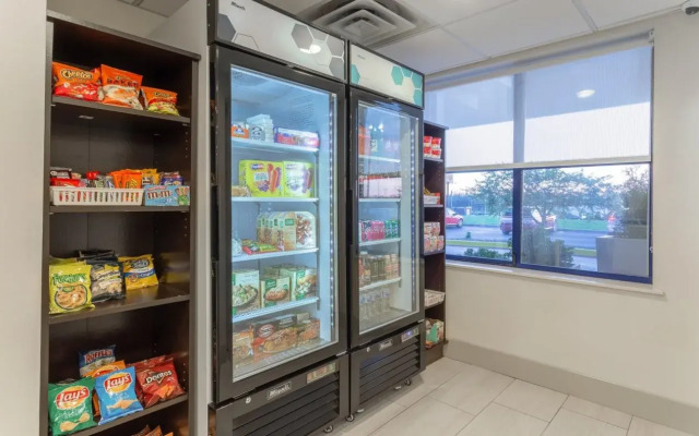 Holiday Inn Express & Suites Scottsburg by IHG