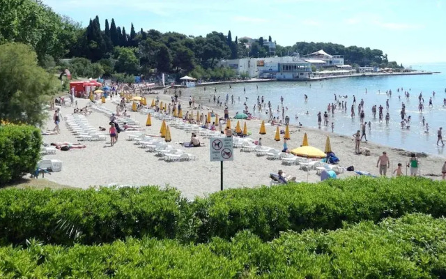 Traditional apartment Bacvice, 3 min walk to the beach