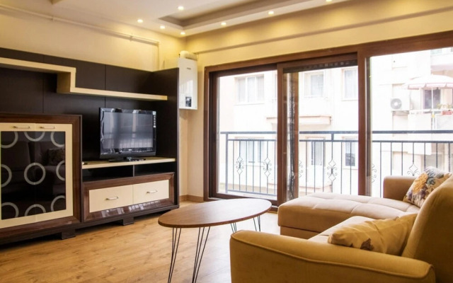 Cozy and Central Flat Near Shore in Karsiyaka