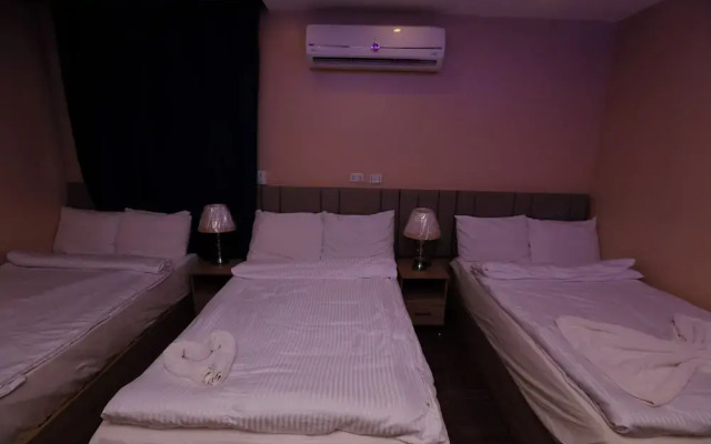 Pyramids Express View Inn