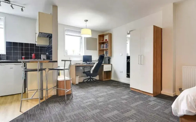 Student Spacious Studio at Islington II