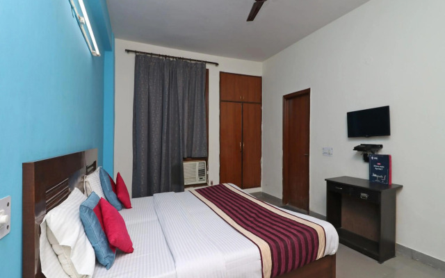 OYO 10662 Hotel Town Noida