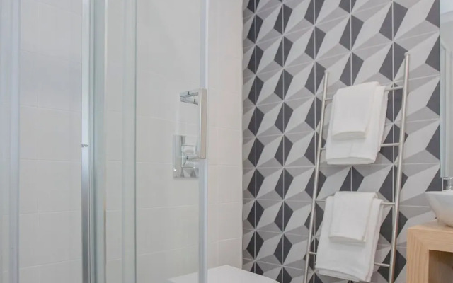 Liiiving in Porto Charming Downtown Delight II