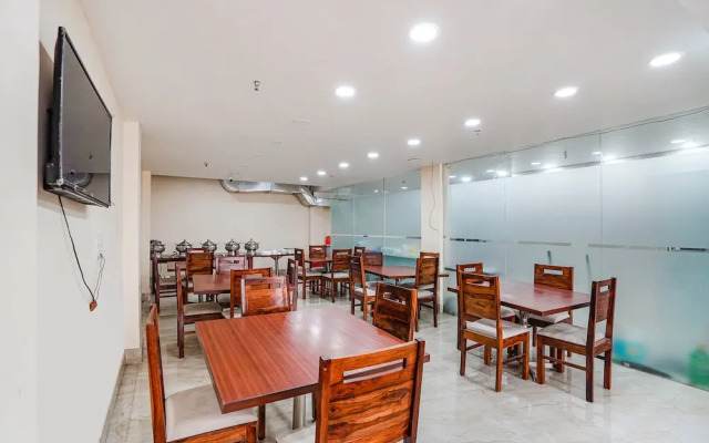 Fabhotel Ada Residency