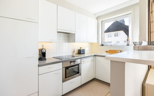 Gold 01 Within Walking Distance of the Beach