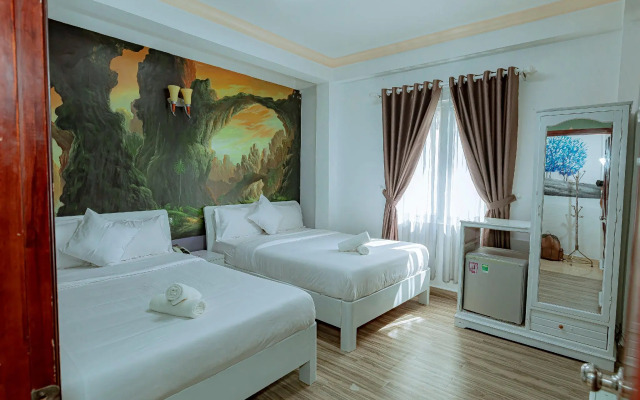 Ken's Backpackers Hotel