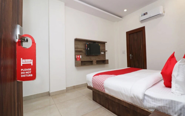Oyo 28246 Rohtak Residency