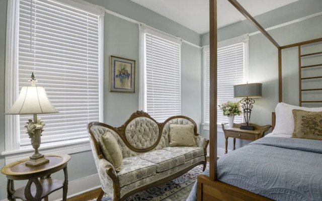 Victorian House Bed & Breakfast