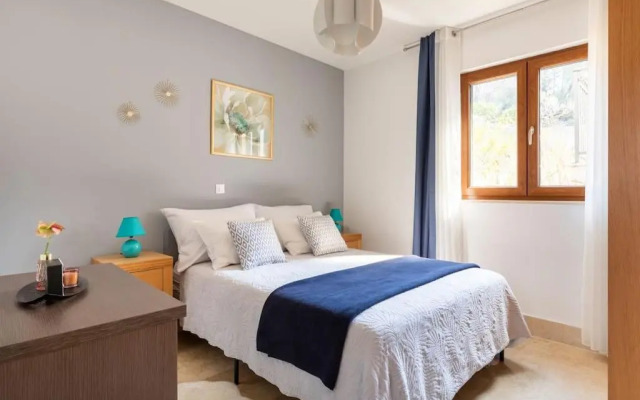 SeaEsta apartment Pool and Beach