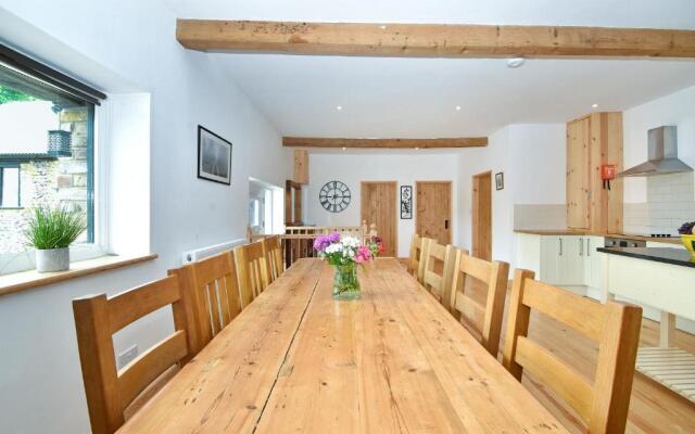 5 Bed Barn Conversion - with private hot tub