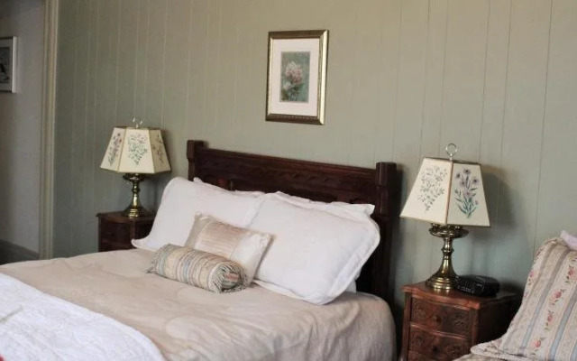 Summerhill Manor Bed and Breakfast and Tea Room