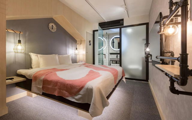 Hotel With Urban Deli
