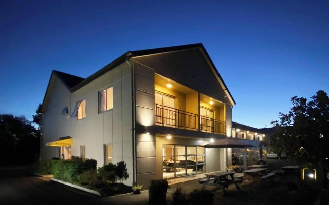 Saxton Lodge