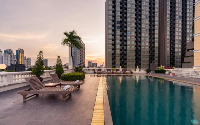 The Niran Grand Hotel