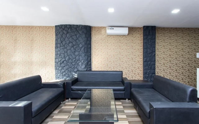 OYO 27654 Hotel Grand Valley