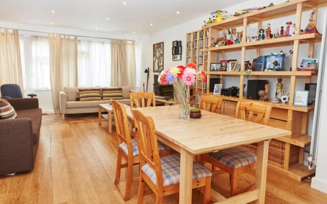 Brecknock Road House
