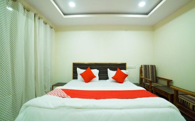 OYO 12973 Hotel Crystal