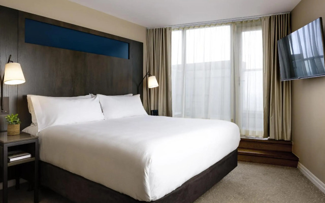 One King West Hotel & Residence