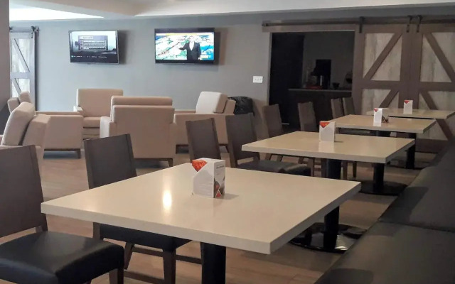 Days Inn Louisville Central University & Expo Center