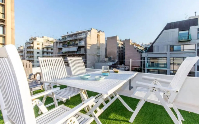 Neoclassical flat with 2 bedrooms in Piraeus