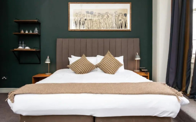 Kew Gardens Hotel