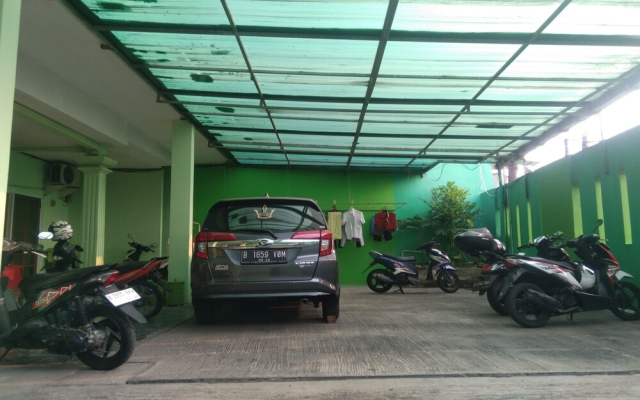 OYO Life Kost ijo Tembok Tinggi