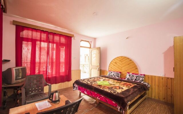 Giriraj Guest House