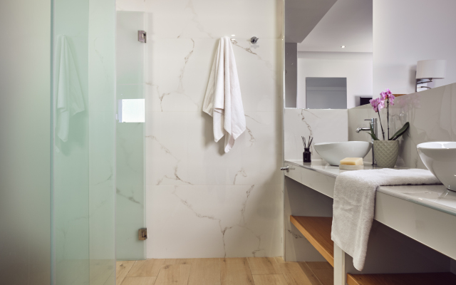 Cavo Orient Beach Hotel