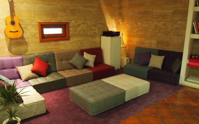 Hedonist Lounge Hostel