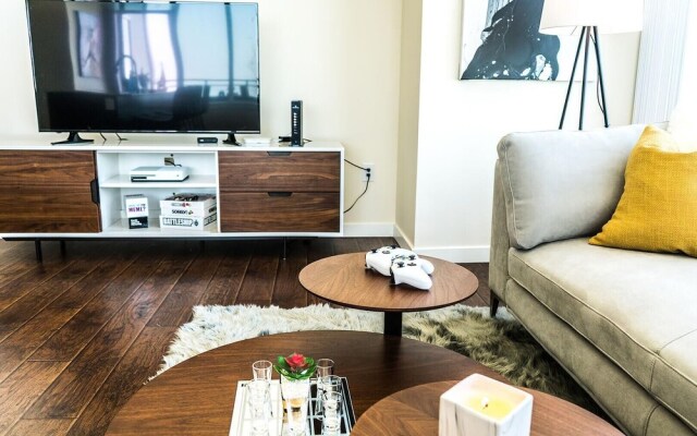 Ocean View I by AvantStay | Home in the Heart of DT w/ City & Ocean Views!